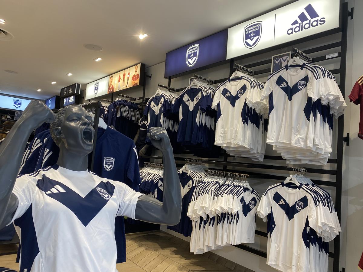 Girondins de Bordeaux : pourquoi le nouveau maillot est-il aussi cher pour un club de National 2 ?